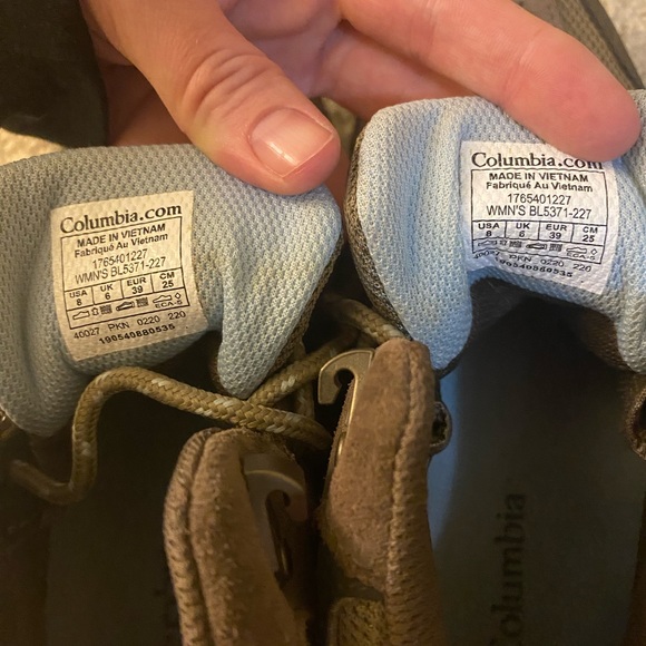 Size 8 Columbia hiking boots - Picture 2 of 3